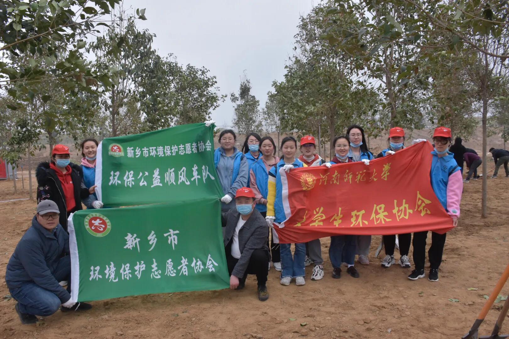 植樹(shù)節(jié)合影